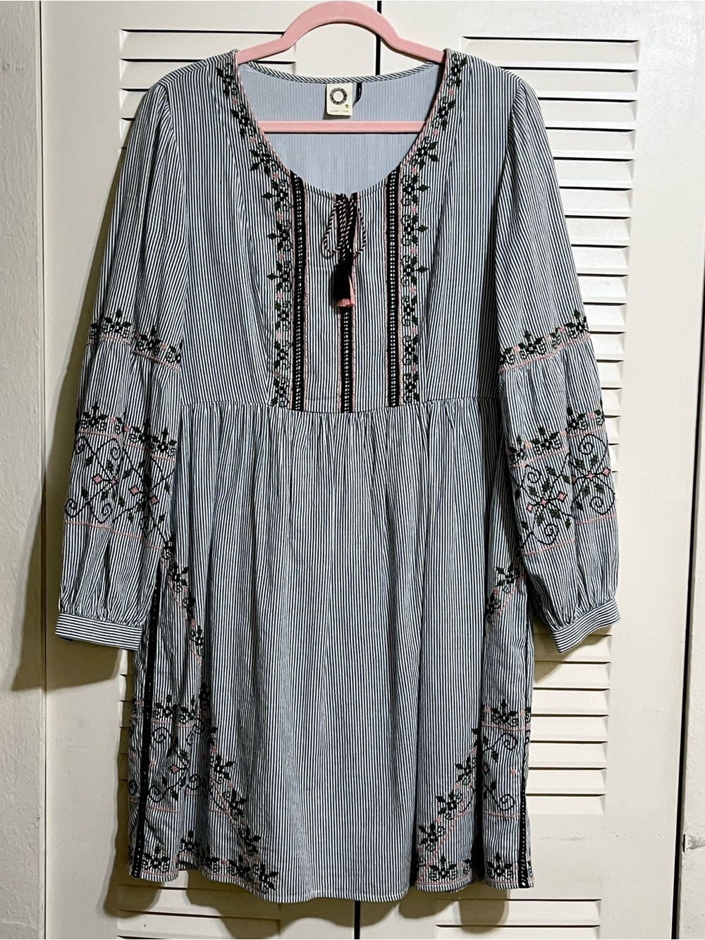 Akemi+Kin Womenās Striped Embroidered Blue Dress GUC Size 8